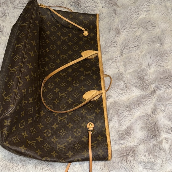 SOLD- Louis Vuitton Neverfull GM - Picture 15 of 16